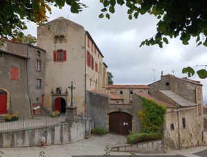 Église et maison Griffon à Gergovie